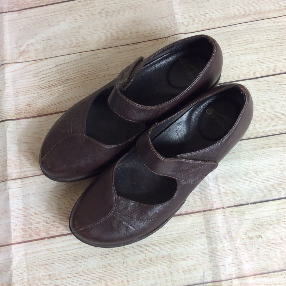 Dansko brown, leather embroidered Mary Jane. Size 40.  Size 10 - Picture 2 of 11